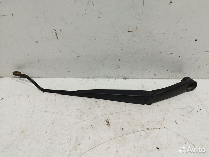 Поводок стеклоочистителя передний левый Solaris 1