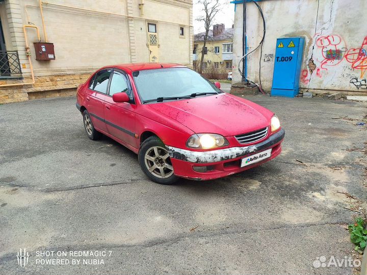 Toyota Avensis 1.8 AT, 2000, 356 000 км