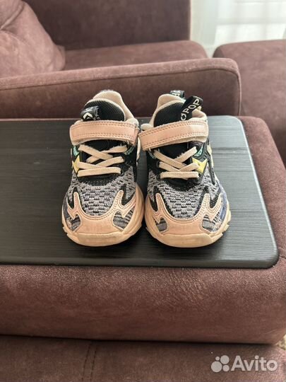 Кроссовки детские размер 28