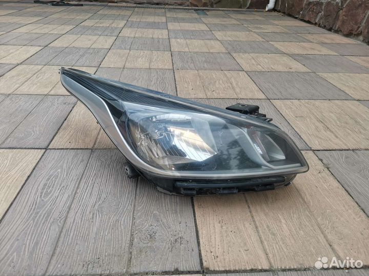 Фара передняя правая kia rio 4 X-line