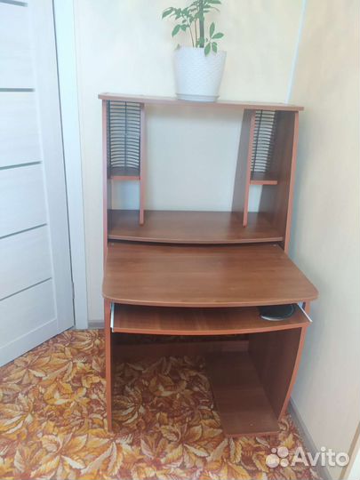 Компьютерный стол