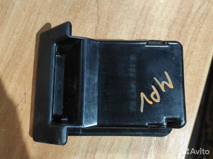 Пепельница перед mazda mpv