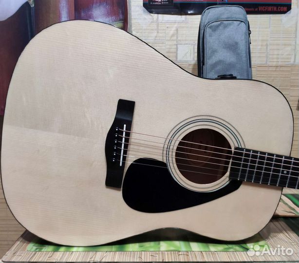 Транс акустическая гитара Yamaha