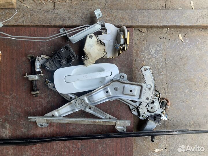 Стекло задней левой двери Субару импреза 2003