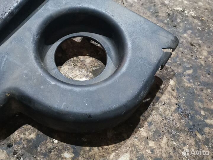 Крышка (Накладка) бачка гур Passat B5 1.8 Awt