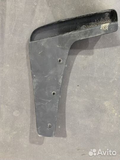 Брызговик задний левый Nissan Murano 788135BF0A