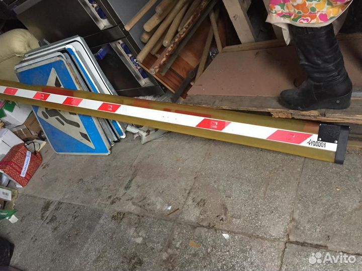 Автоматический шлагбаум