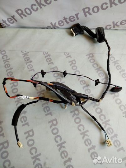 Проводка двери задняя правая Nissan Fuga 2006