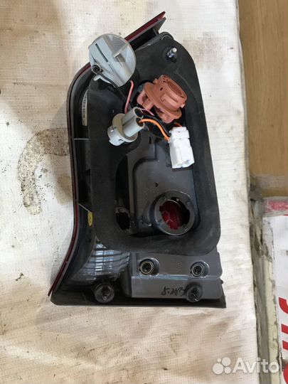 Kia Rio 3 задний левый фонарь