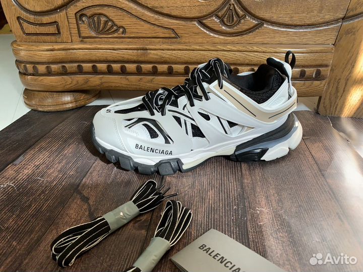 Balenciaga track