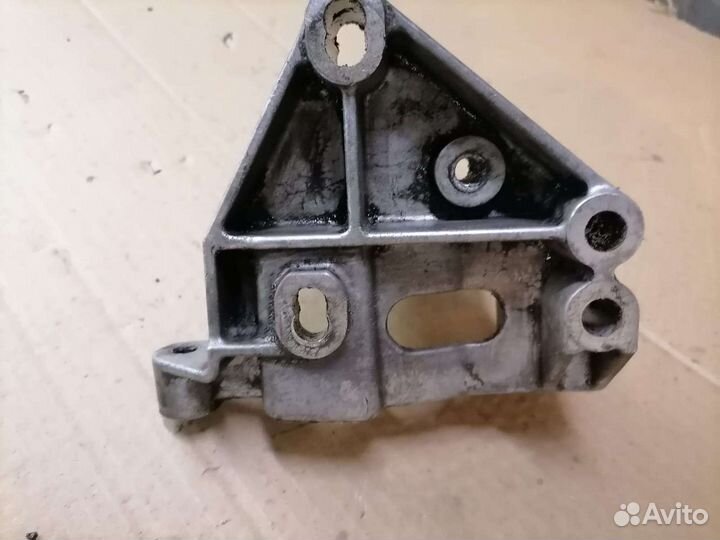 Кронштейн насоса гур додж караван 3