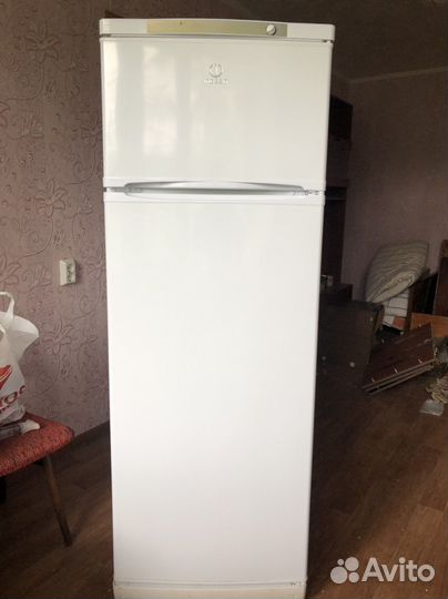 Холодильник indesit st167.028