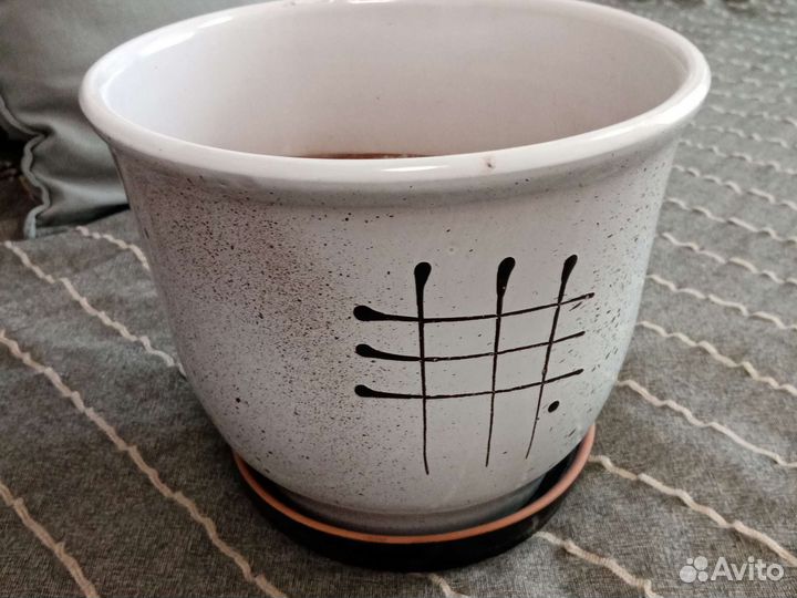 Большой цветочный горшок