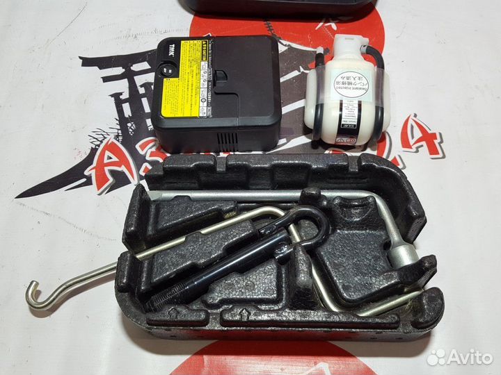 Ящик для инструментов Toyota Ractis NCP122 1NZ-FE