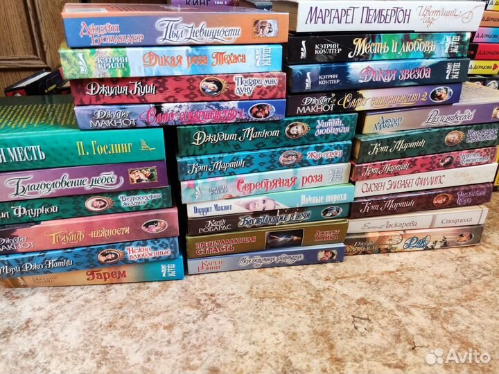 Продам женские романы и детективы