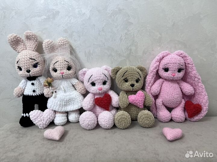 Вязаные игрушки мишки и зайки ручная работа