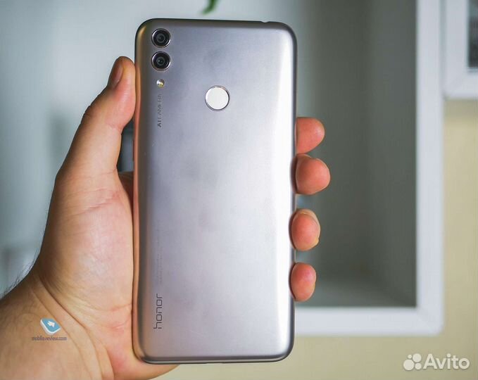 Телефон Honor 8c