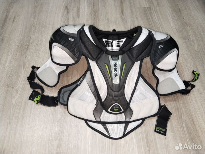 Нагрудник хоккейныйReebok 11k KFS