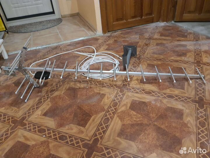 Новая антенна, кронштейн, кабель