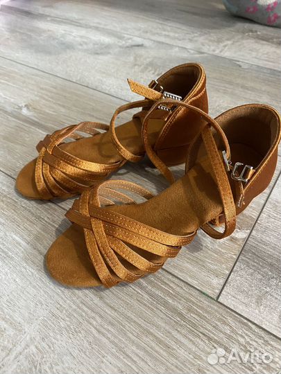 Туфли деткие для танцев