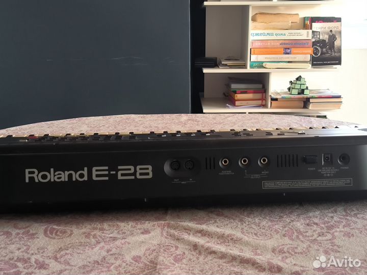 Синтезатор Roland E-28