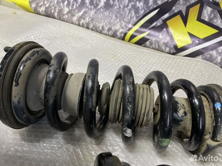 Пружина передняя Mitsubishi Pajero Паджеро 4