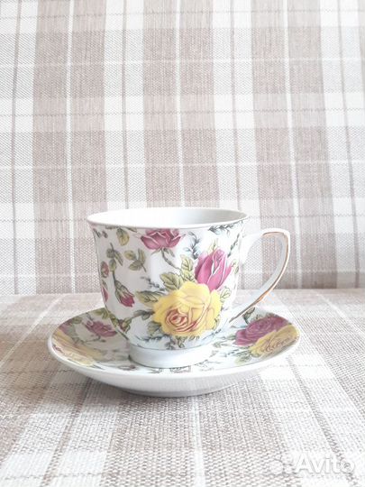 Чашки с блюдцами