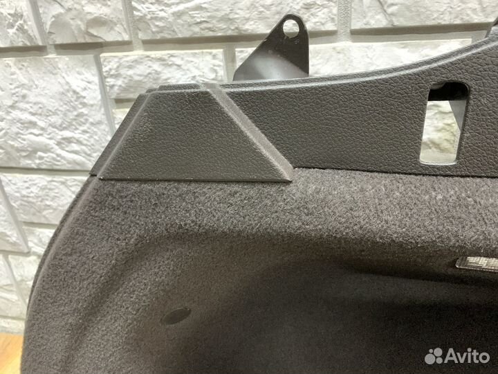 VW Touareg NF Обшивка багажника левая