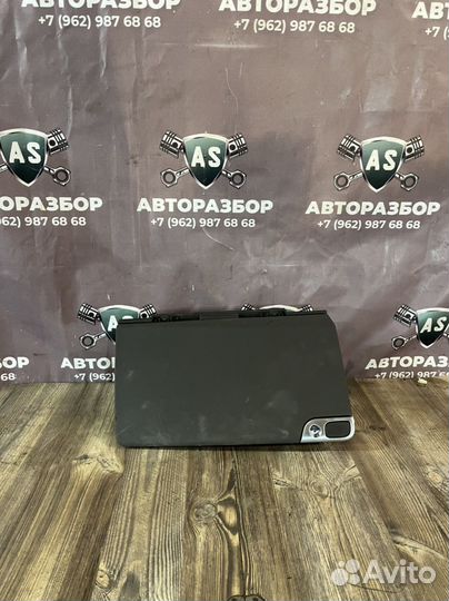 Бардачок Kia quoris 3.8