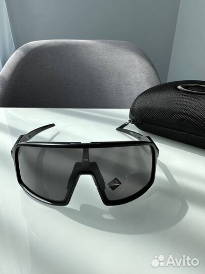 Очки oakley sutro s