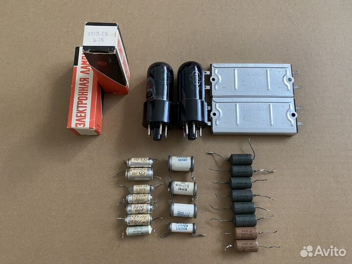 Радиолампы / панельки / конденсаторы