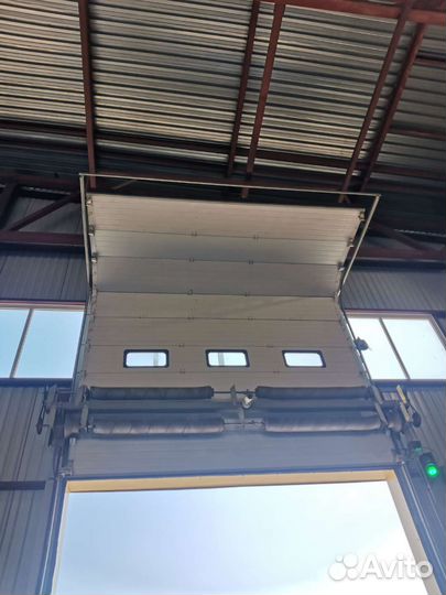 Промышленные секционные ворота