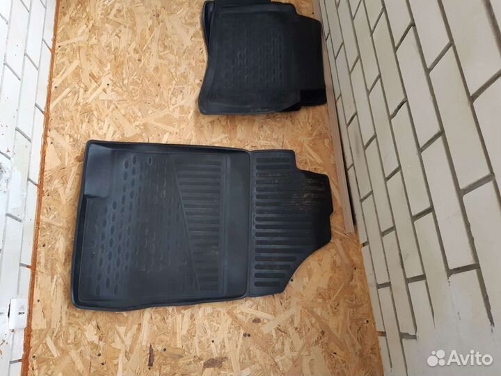 Автомобильные коврики резиновые