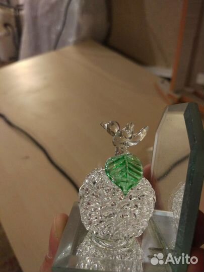Фигура из цветного хрусталя стекла