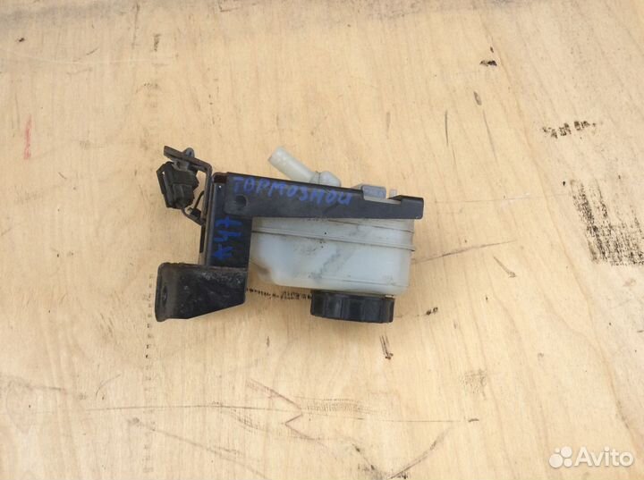 Бачок тормозной жидкости Mazda CX-7 cx7 Мазда сх7