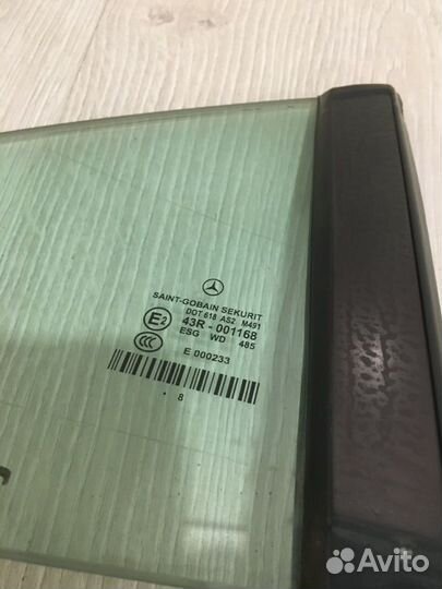 Форточка двери задняя правая Mercedes Benz Cls350