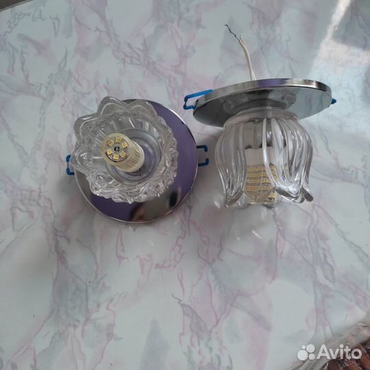 Продам светильник потолочный