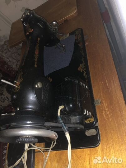 Ножная швейная машинка 2м
