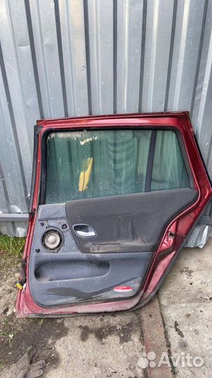 Дверь задняя правая универсал Рено Лагуна 2