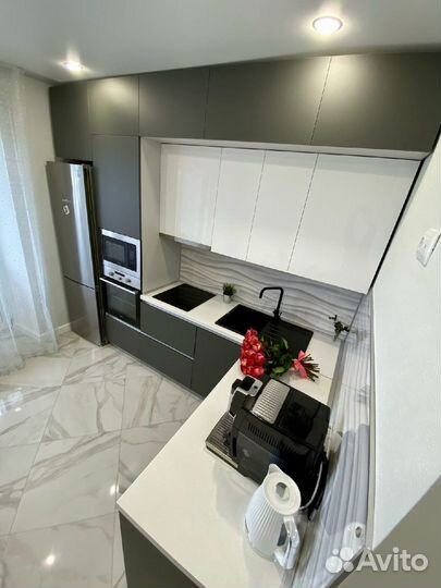 Кухня на заказ с доводчиками в Новосибирске