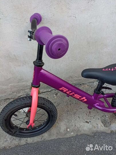 Беговел (почти новый) Rush Hour