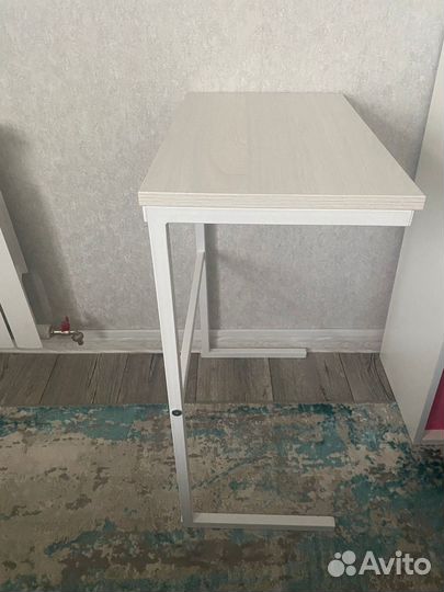 Журнальный столик приставной