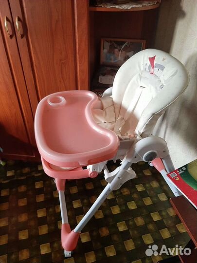 Детская кроватка и столик для кормления