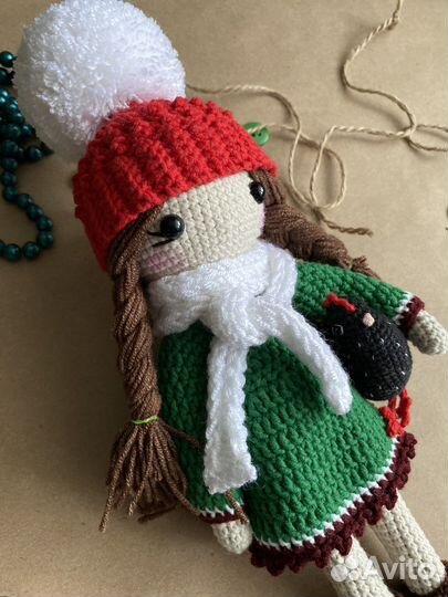 Кукла с курочкой. Вязаная крючком