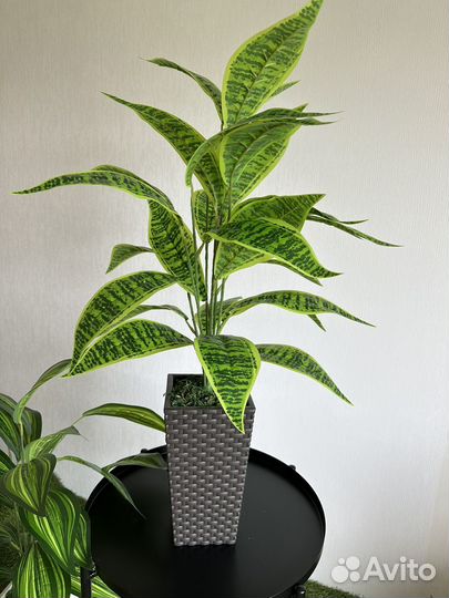 Искусственные цветы в горшках новые