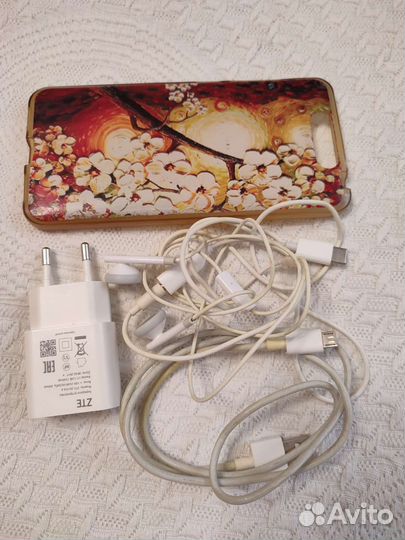 ZTE Blade V8, 3/32 ГБ