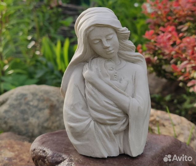 Дева Мария с младенцем