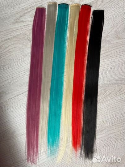 Аксессуары для волос, пряди, расчески, крабики