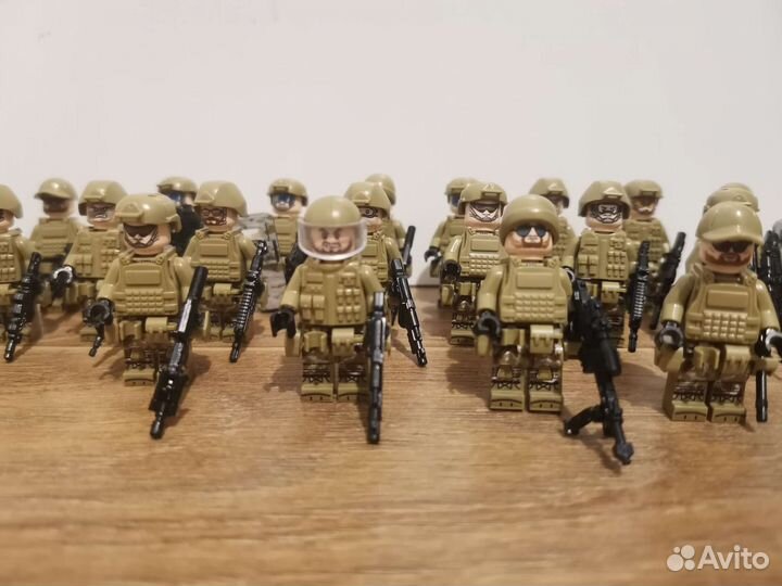 Lego солдитки спецназовцы песочные 24 штуки