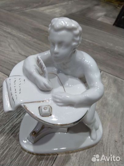 Статуэтка фарфор лфз юный Пушкин